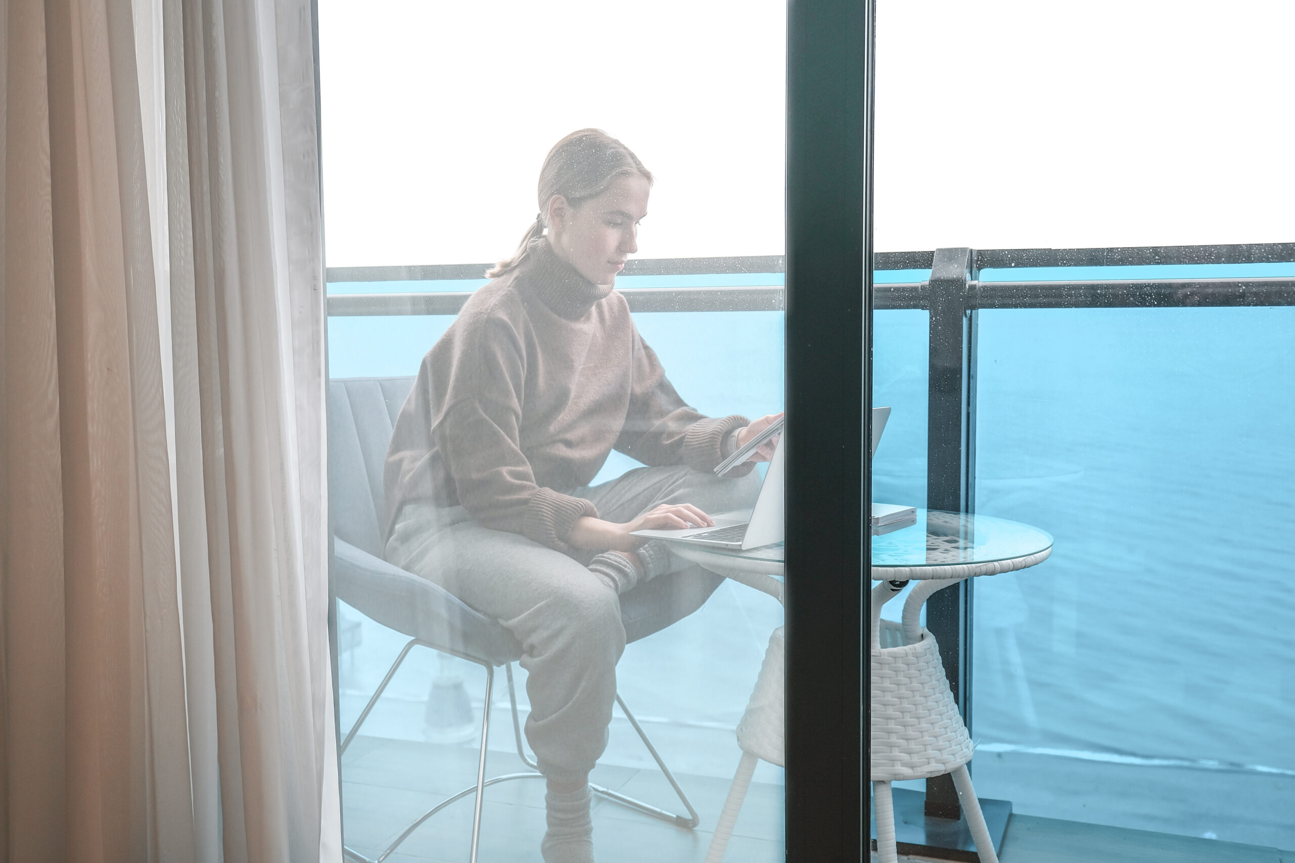 como ganar ingresos extra con viajes